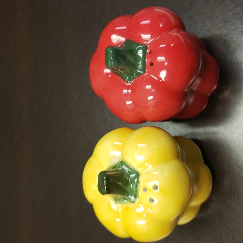 NWOT Ceramic Yellow & Red Pepper Shakers - Picture 2 of 4